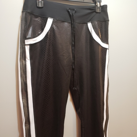 Ki Pro Performance Cropped Coated  Leggings Snakeskin Large - Picture 3 of 11